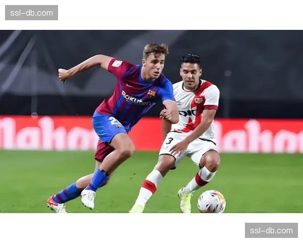 西甲官方指控奥萨苏纳主场球迷向比赛场地投掷矿泉水瓶、沙滩球等杂物